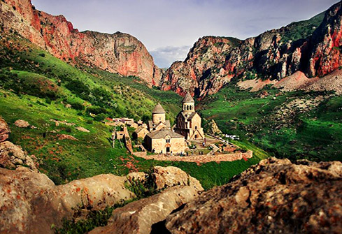 Voyage responsable en Armènie - monastère de Noravank situé sur la commune d'Areni
